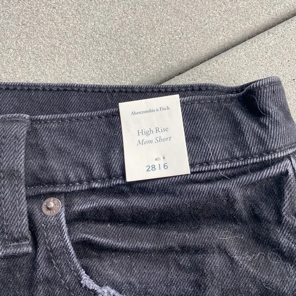 NWT Abercrombie & Fitch Black High Rise Mom Shorts - Picture 2 of 5